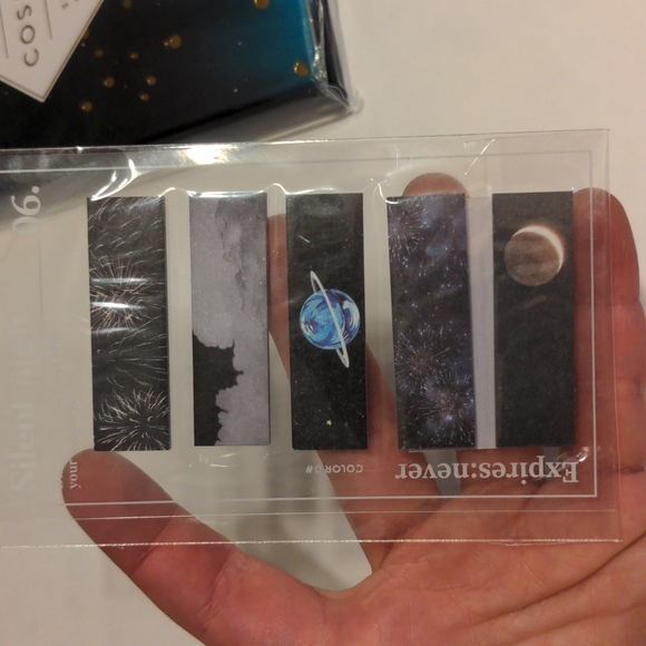 Space theme stationery set: sticky notes, stickers, paperclips - Picture 11 of 16